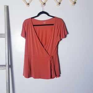 LOFT FLOWY ORANGE BLOUSE WITH SIDE TIE AND FLUTTER SLEEVE SIZE MEDIUM
